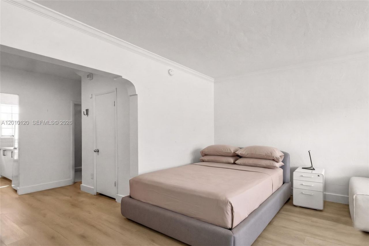 717 Espanola Way, Unit 111, Miami Beach, FL 33139 Photo
