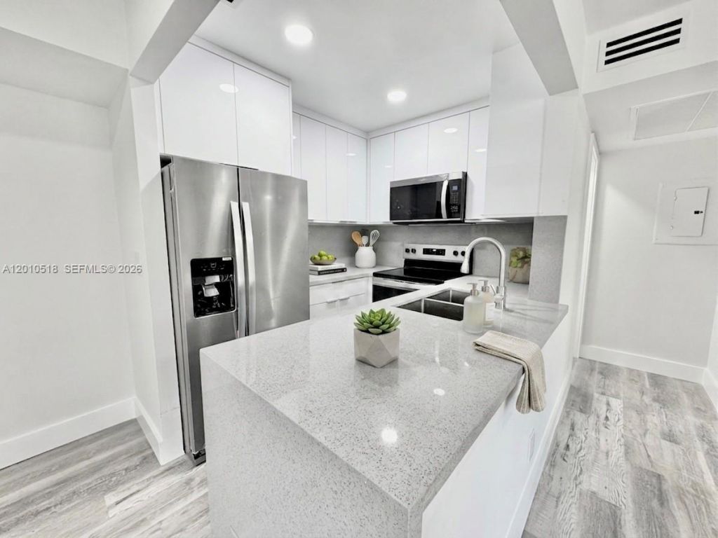 10031 Winding Lake Rd , Unit 201, Sunrise, FL 33351 Photo