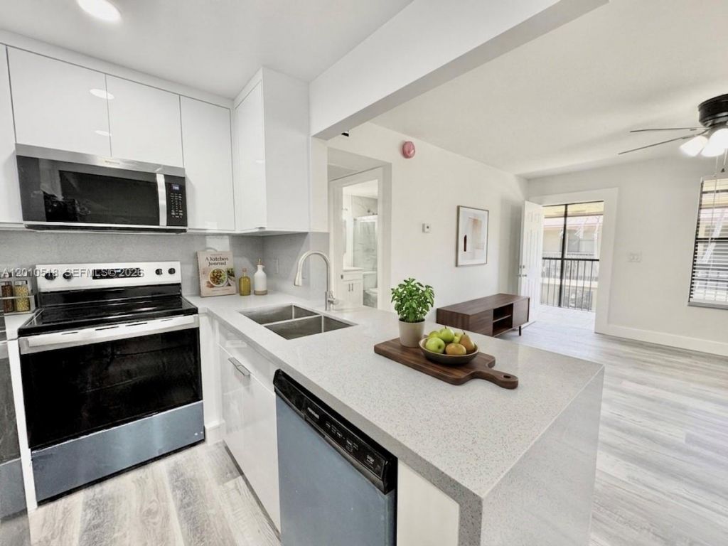 10031 Winding Lake Rd , Unit 201, Sunrise, FL 33351 Photo