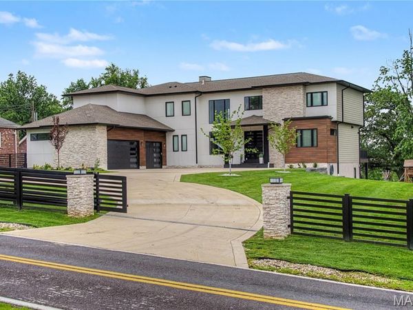10010 Schuessler Road , St Louis, MO 63128
