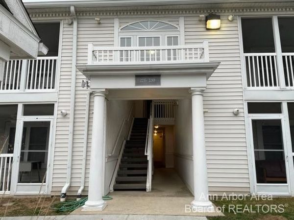 2245 S Main Street, Ann Arbor, MI 48103