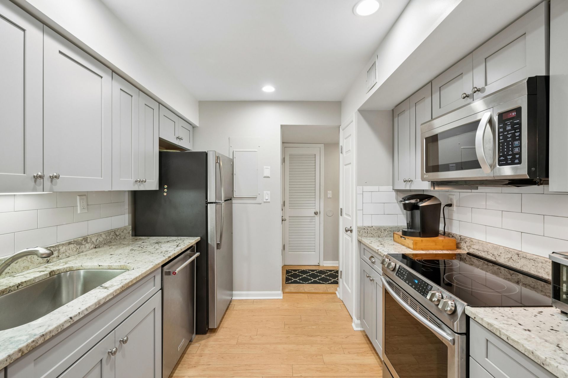 5563 Green Dolphin Way Photo 10