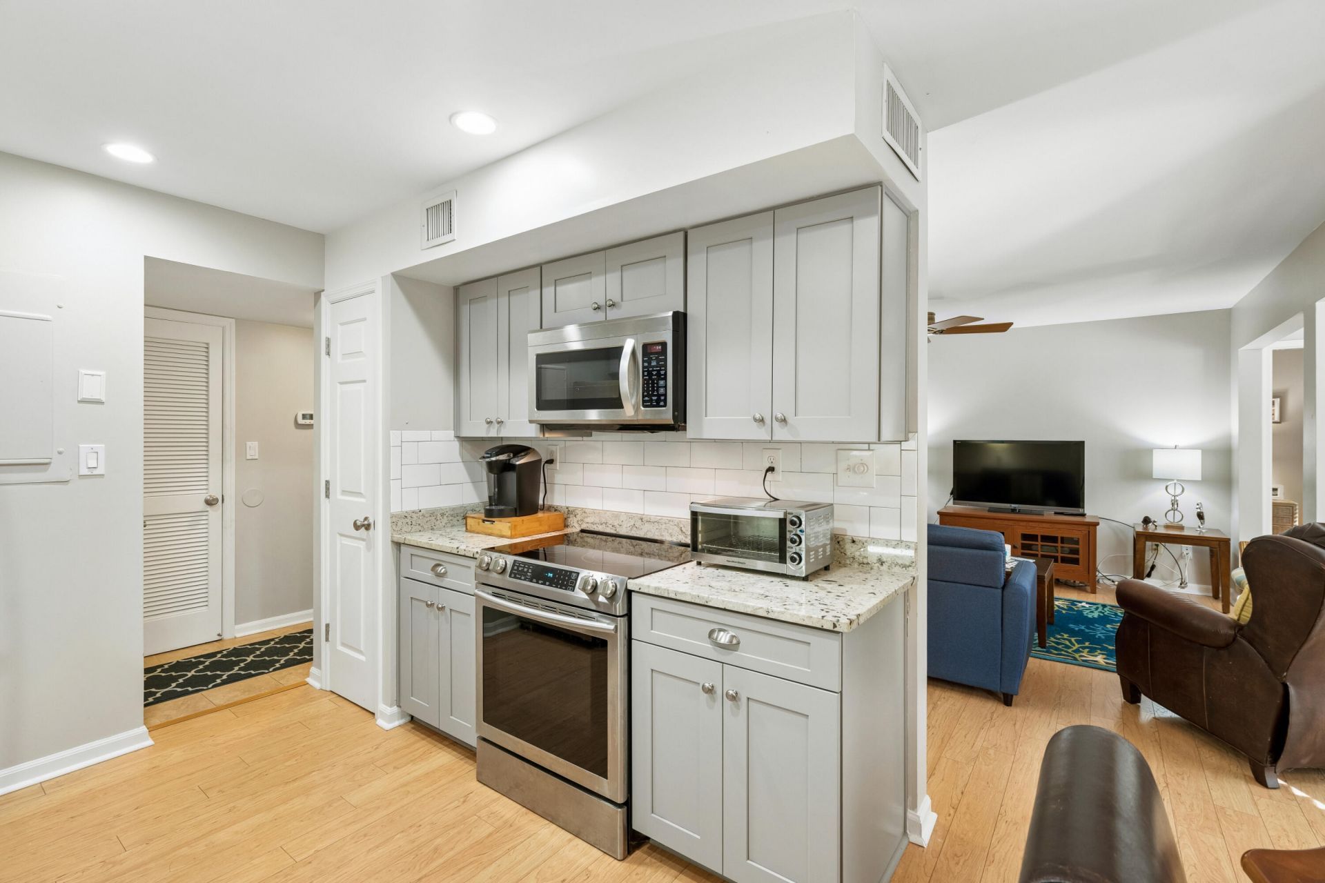 5563 Green Dolphin Way Photo 9