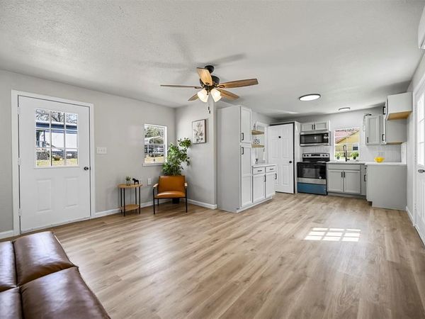 88 Live Oak Street, Alvarado, TX 76009