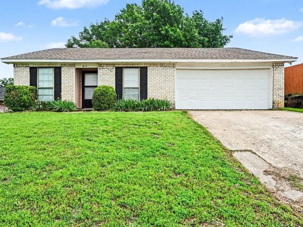 817 Panay Way Drive , Fort Worth, TX 76108