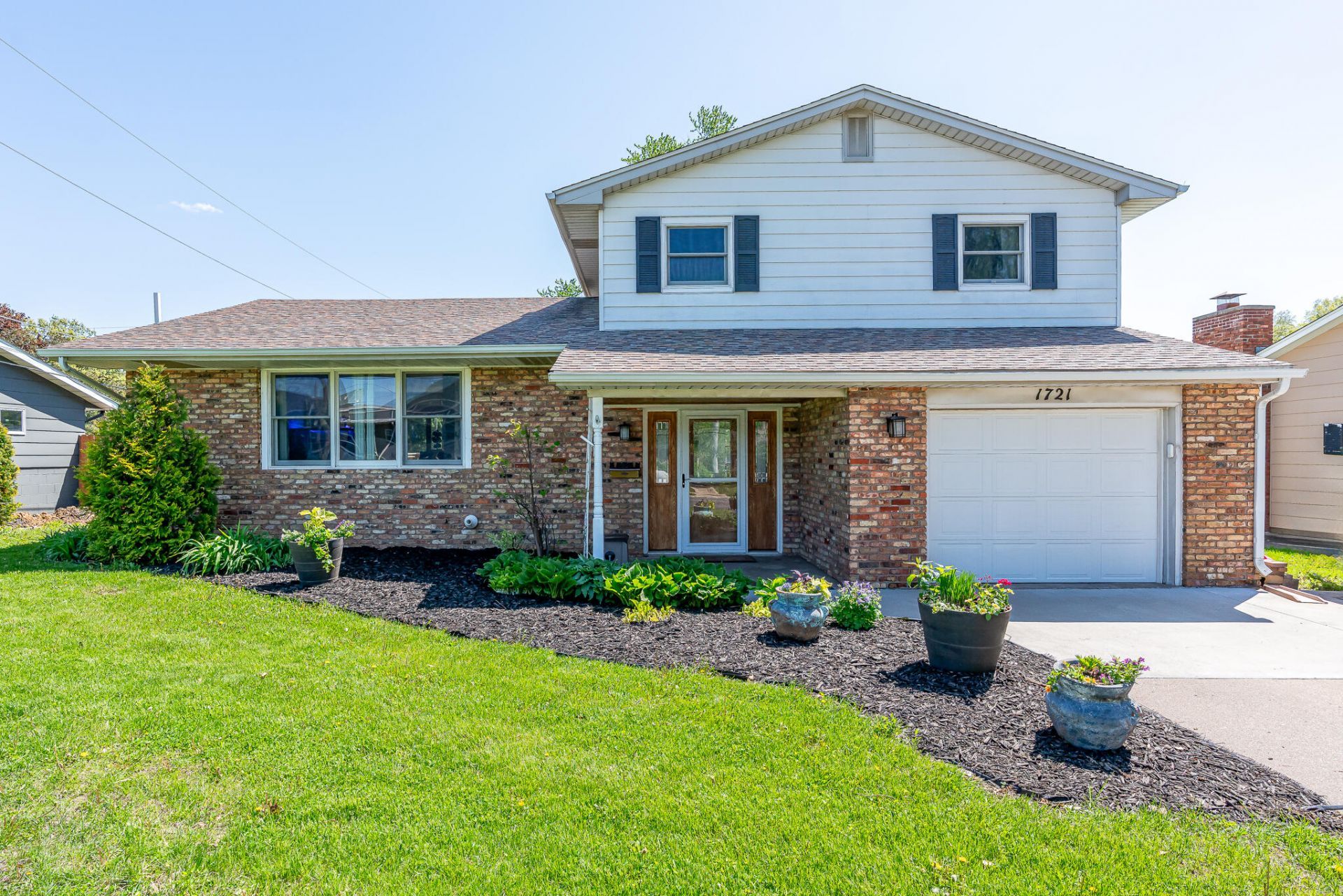 1721 Valley Vista, Bettendorf, IA 52722 Main Photo