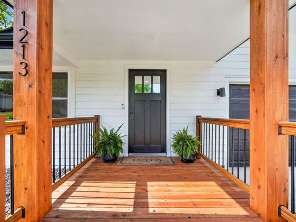1213 W Clinton Avenue, Indianola, IA 50125