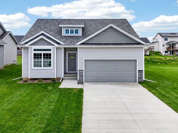 570 SE Hollow Court, West Des Moines, IA 50265