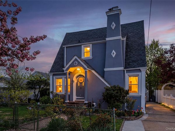 154 E Dean Street , Freeport, NY 11520