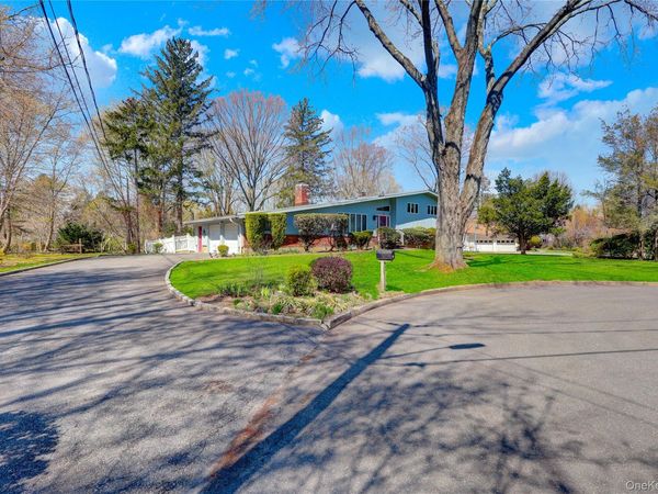 10 Laurie Place , Glen Cove, NY 11542