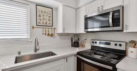 4920 Sky Pkwy, Sacramento, CA 95823 Photo