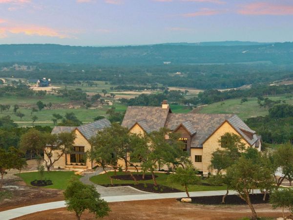 1149 Canyon Crossing View, Dripping Springs, TX 78620