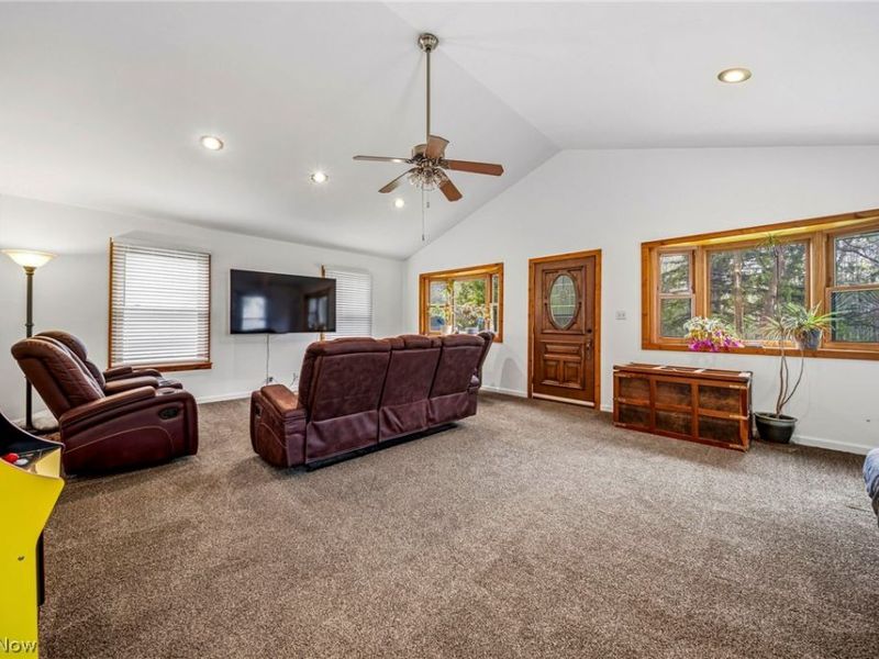 109 Cornelia Drive, Chardon, OH 44024 Photo 2