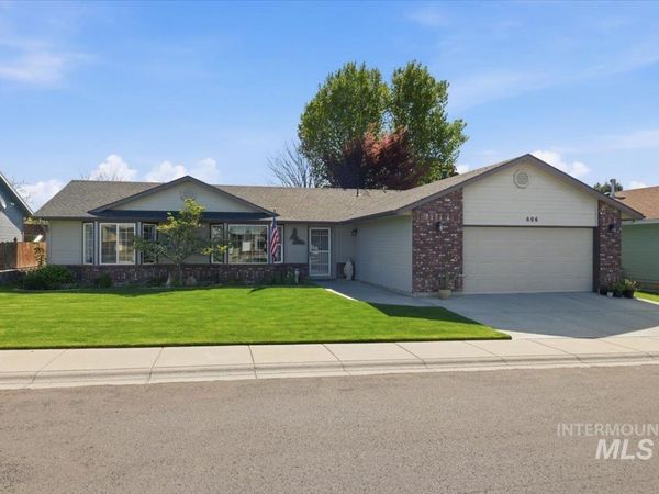 606 N Sterling St, Nampa, ID 83651