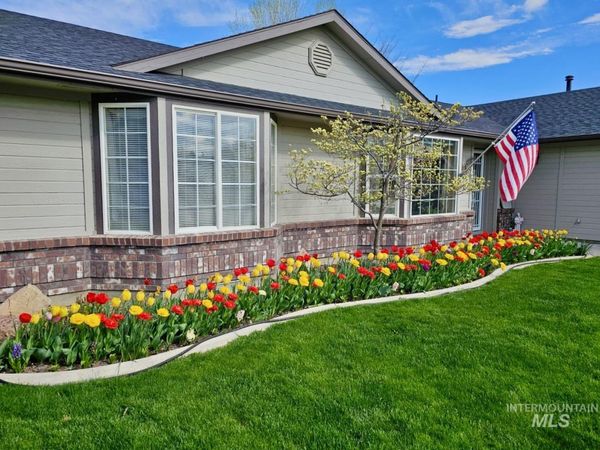 606 N Sterling St, Nampa, ID 83651
