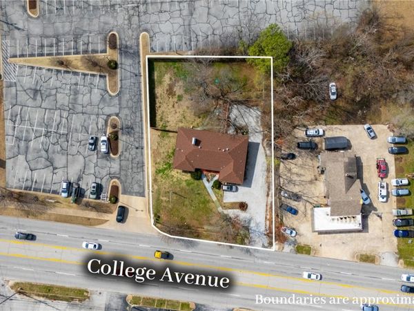 2227 N College Avenue, Fayetteville, AR 72703
