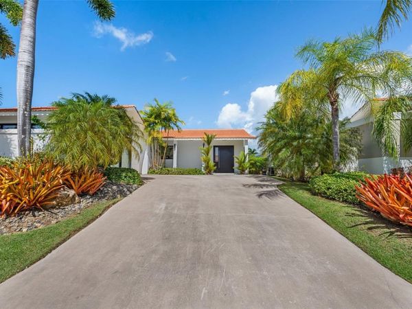 398 CAMINO JOBANES, DORADO, PR 00646