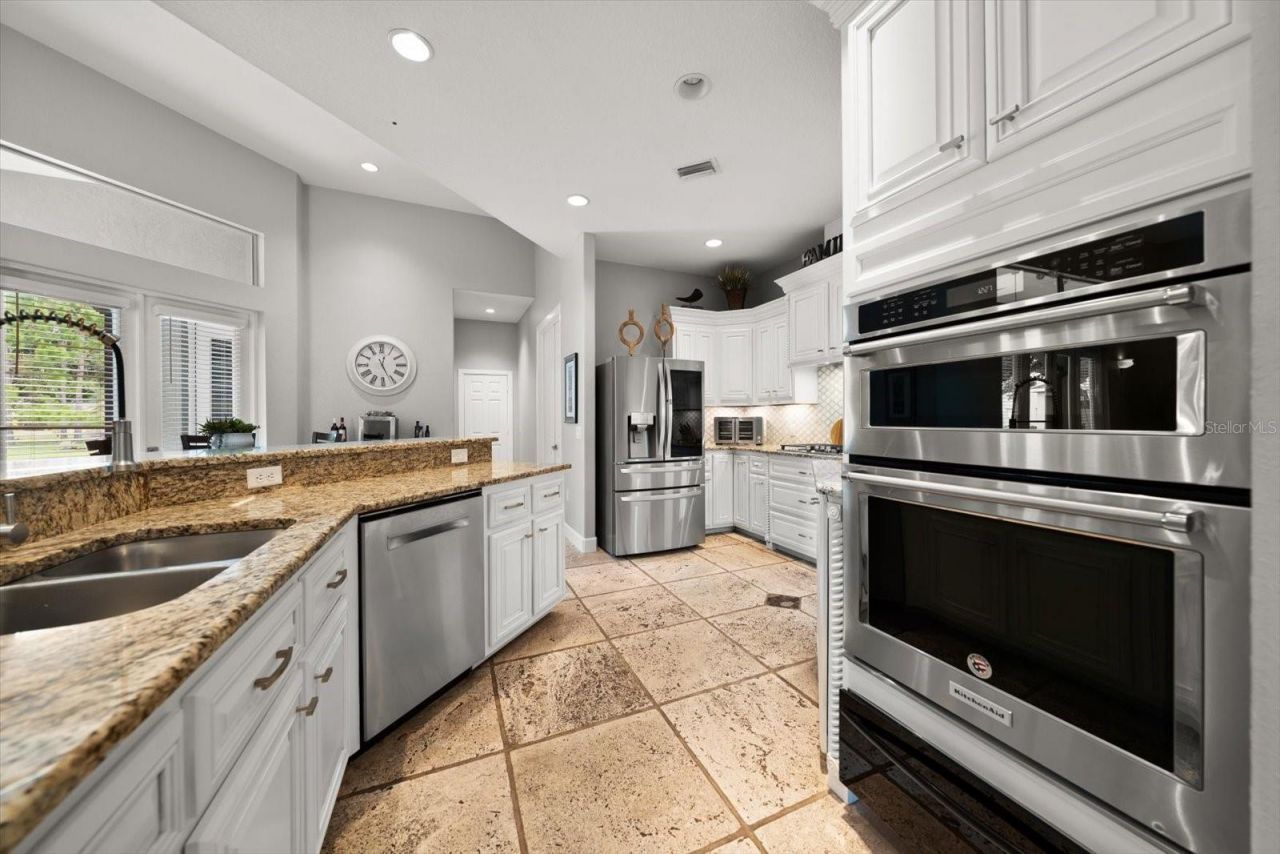18731 Crooked Lane, Lutz, FL 33548 Photo
