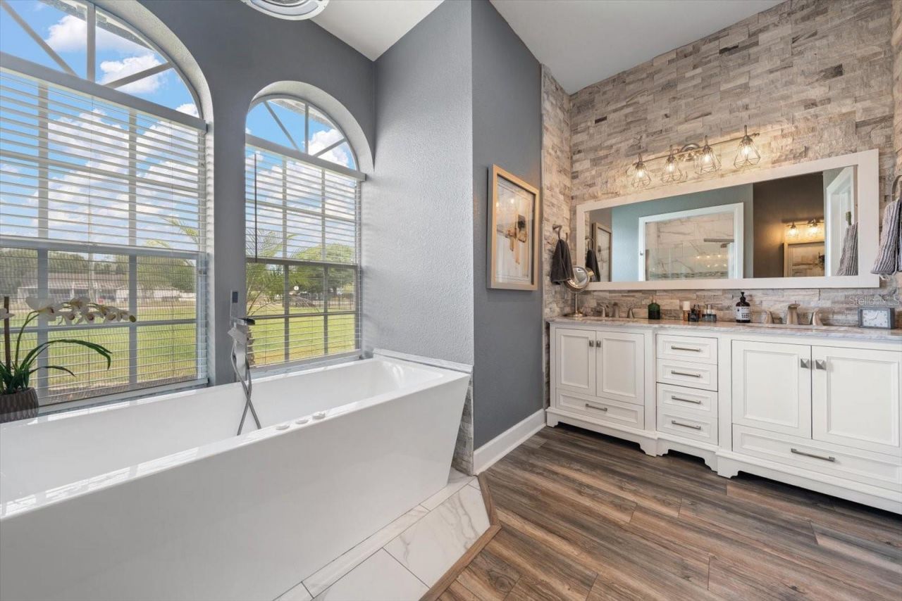 18731 Crooked Lane, Lutz, FL 33548 Photo