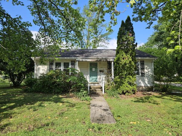 621 N 7th Street , Herrin, IL 62948