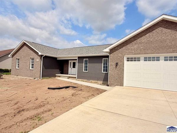 1869 W Red Oak Drive, Terre Haute, IN 47802