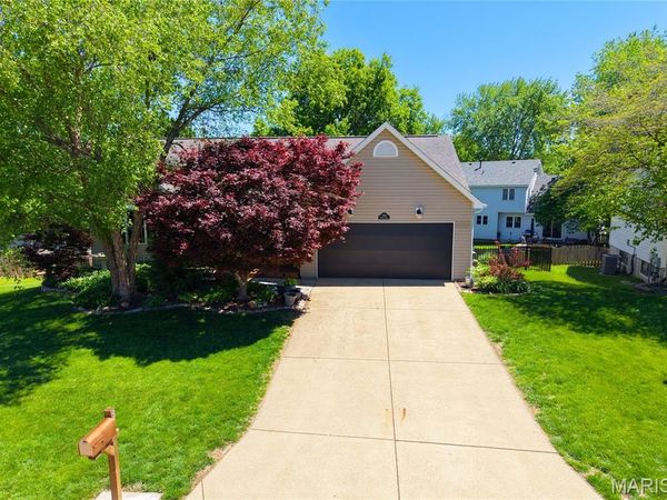 554 Prentice Drive , St Peters, MO 63376