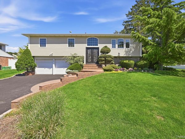 8 Herkimer Avenue, Jericho, NY 11753