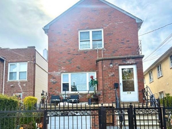 2719 Hering Avenue, Bronx, NY 10469
