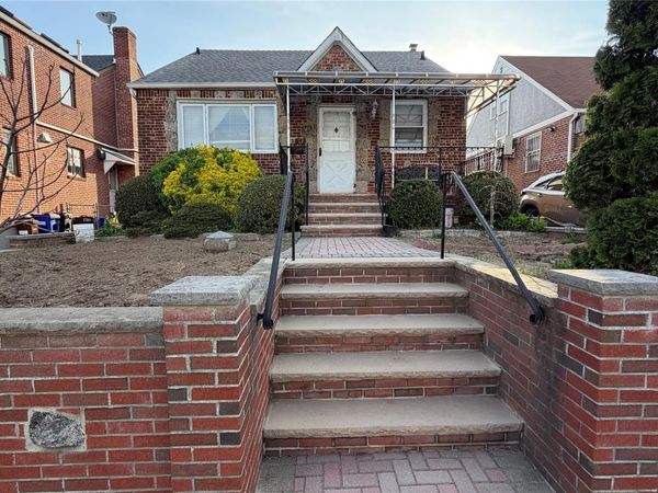 50-27 192nd Street , Fresh Meadows, NY 11365