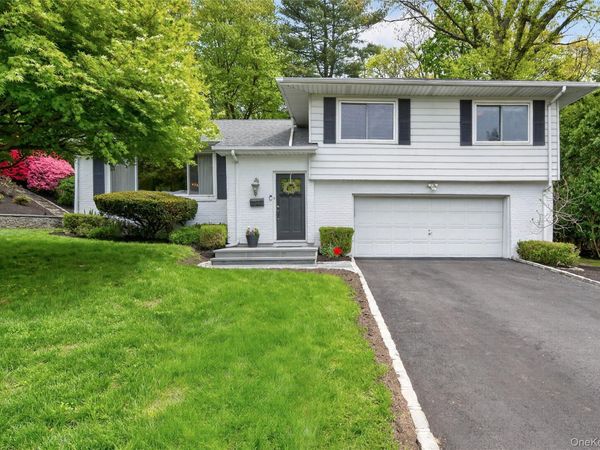 34 Bridge Road , Manhasset, NY 11030