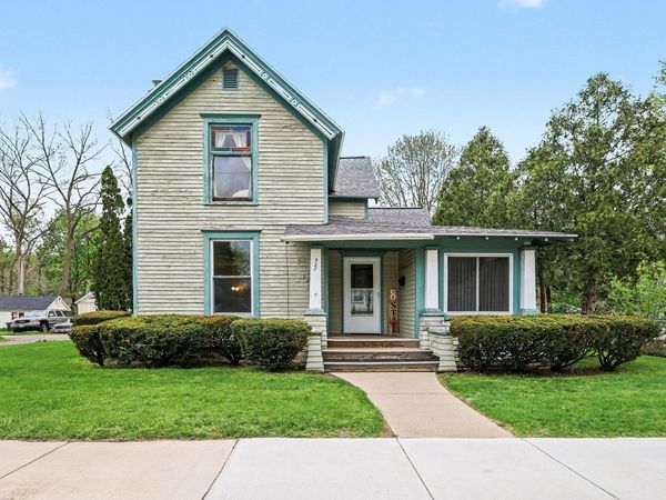 527 N Monroe Street, Lowell, MI 49331