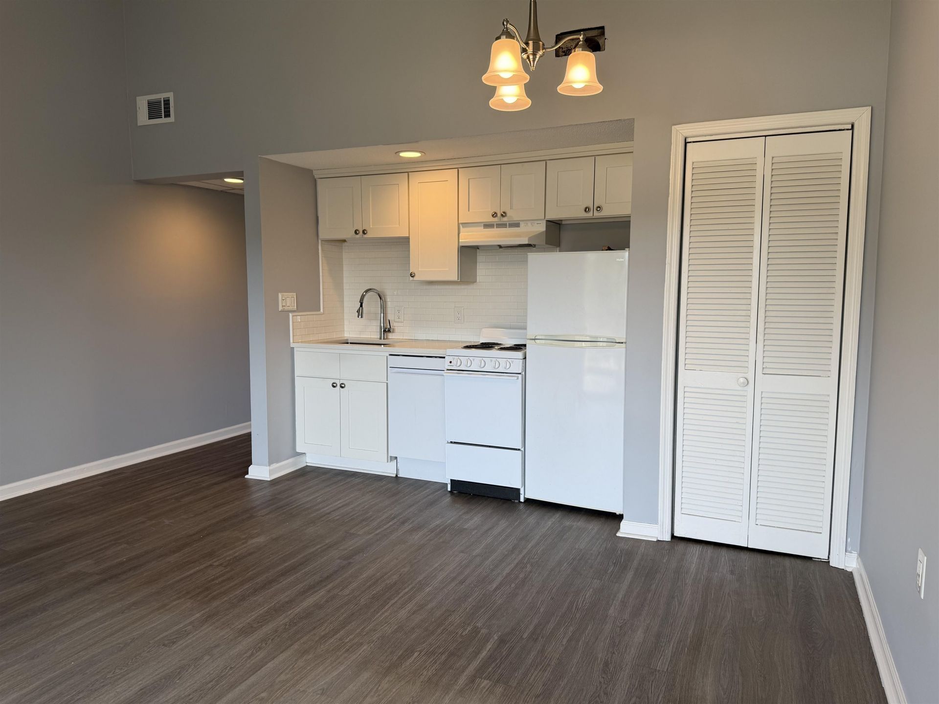 1025 Plantation Dr.  Photo 5