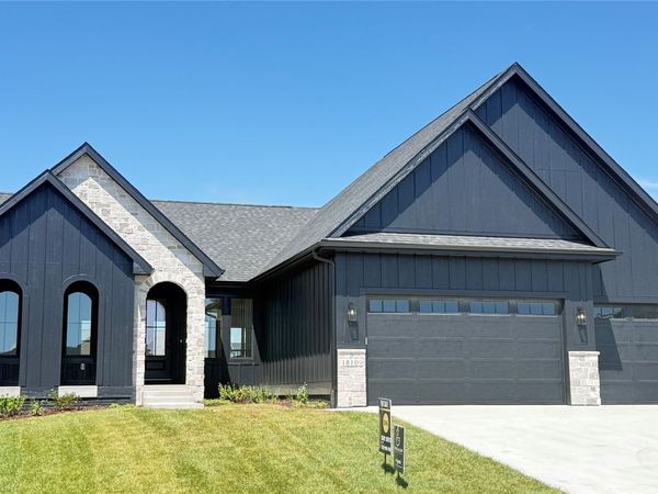 18109 Tanglewood Drive, Clive, IA 50325