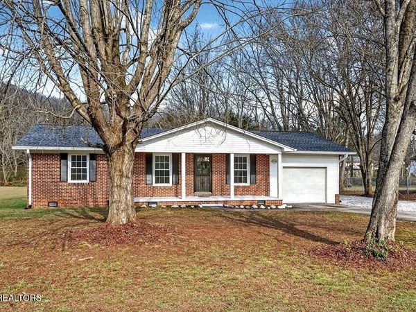 396 Jefferson Ave, Sparta, TN 38583