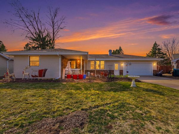 2149 N Connies Court, Appleton, WI 54914