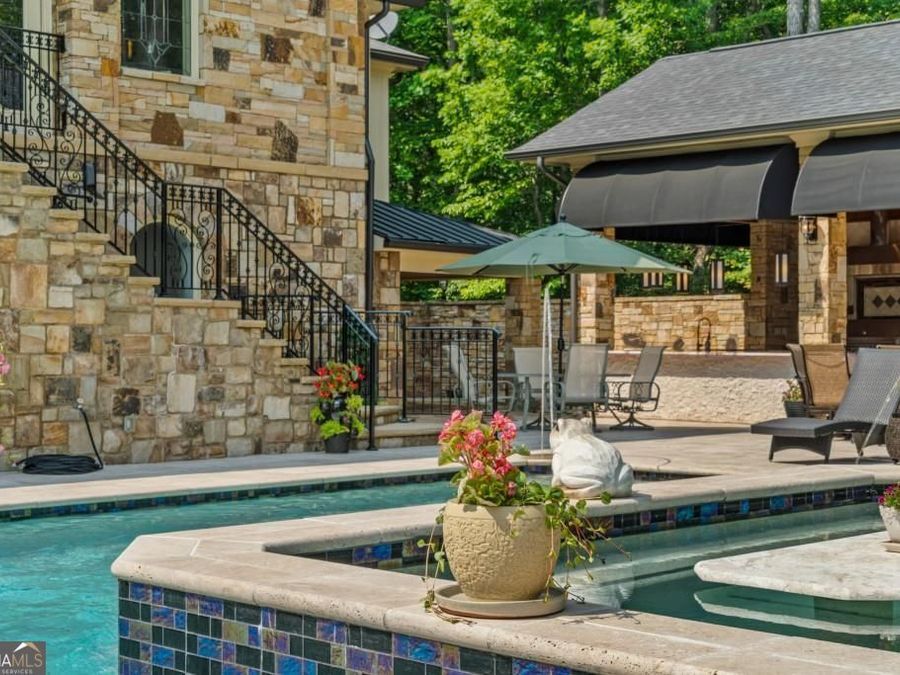 Property Image 100
