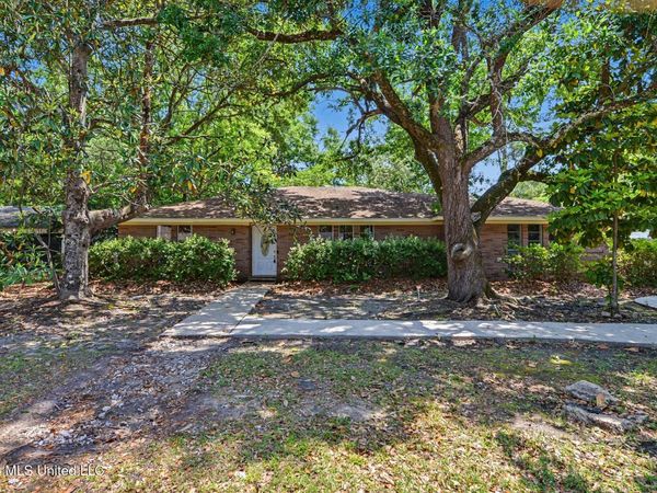 831 Graveline Road, Gautier, MS 39553