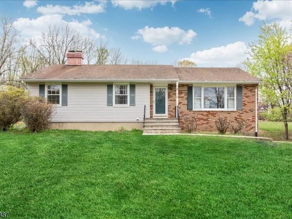 9 Symonds Lane, Lebanon, NJ 08826