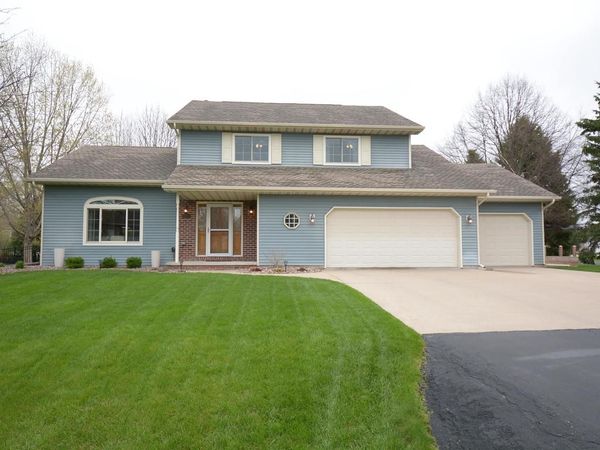 140 OVERLAND TRAIL, Oshkosh, WI 54904