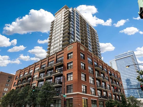 210 S Desplaines Street , Chicago, IL 60661