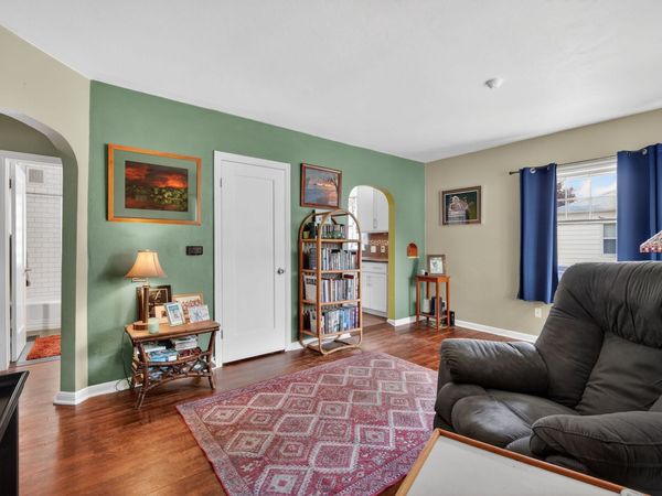 3915 42nd Street, Des Moines, IA 50310