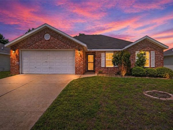 6208 Meadow Well Avenue , Bentonville, AR 72713