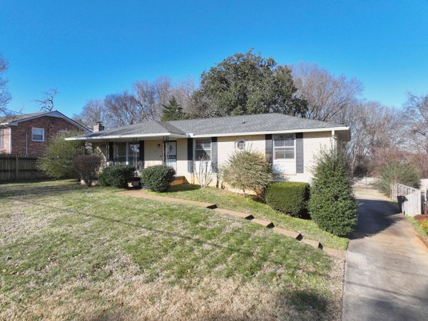 140 Roberta Dr , Hendersonville, TN 37075