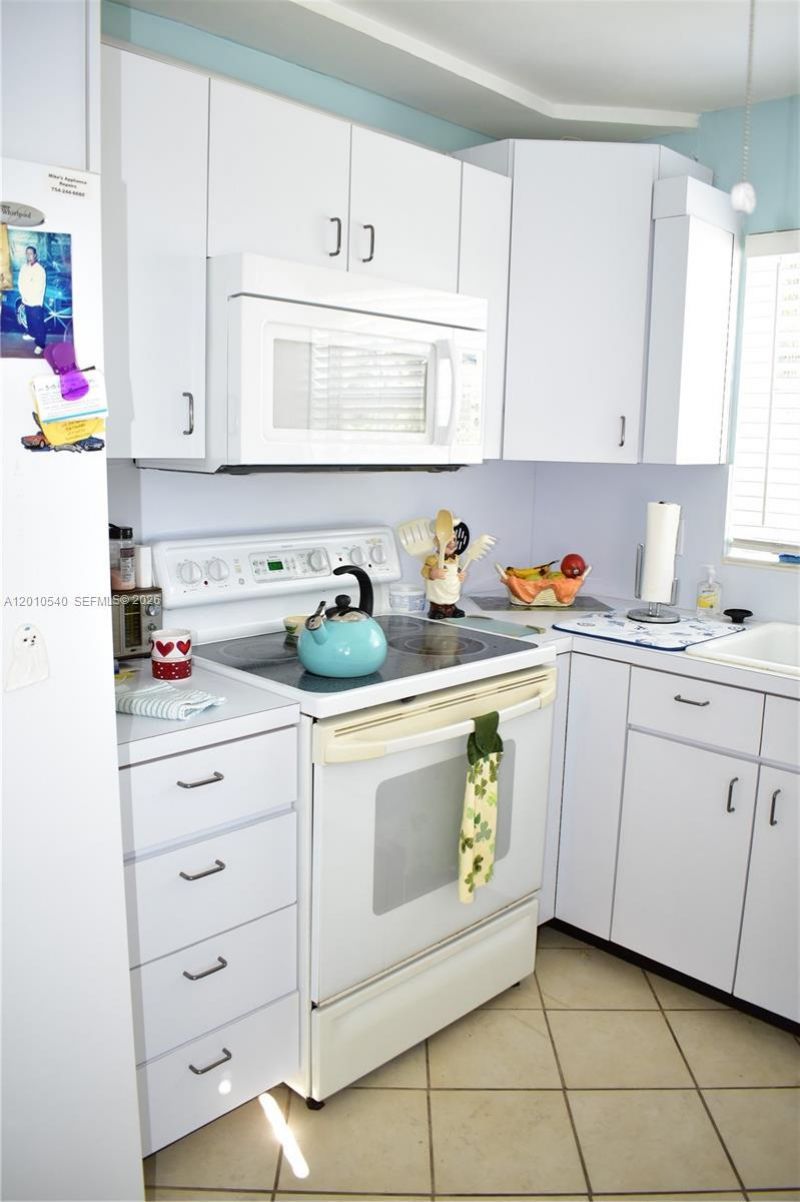 9321 Sunrise Lakes Blvd , Unit 201, Sunrise, FL 33322 Photo
