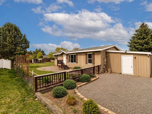 2207 SW 22nd Street, Redmond, OR 97756