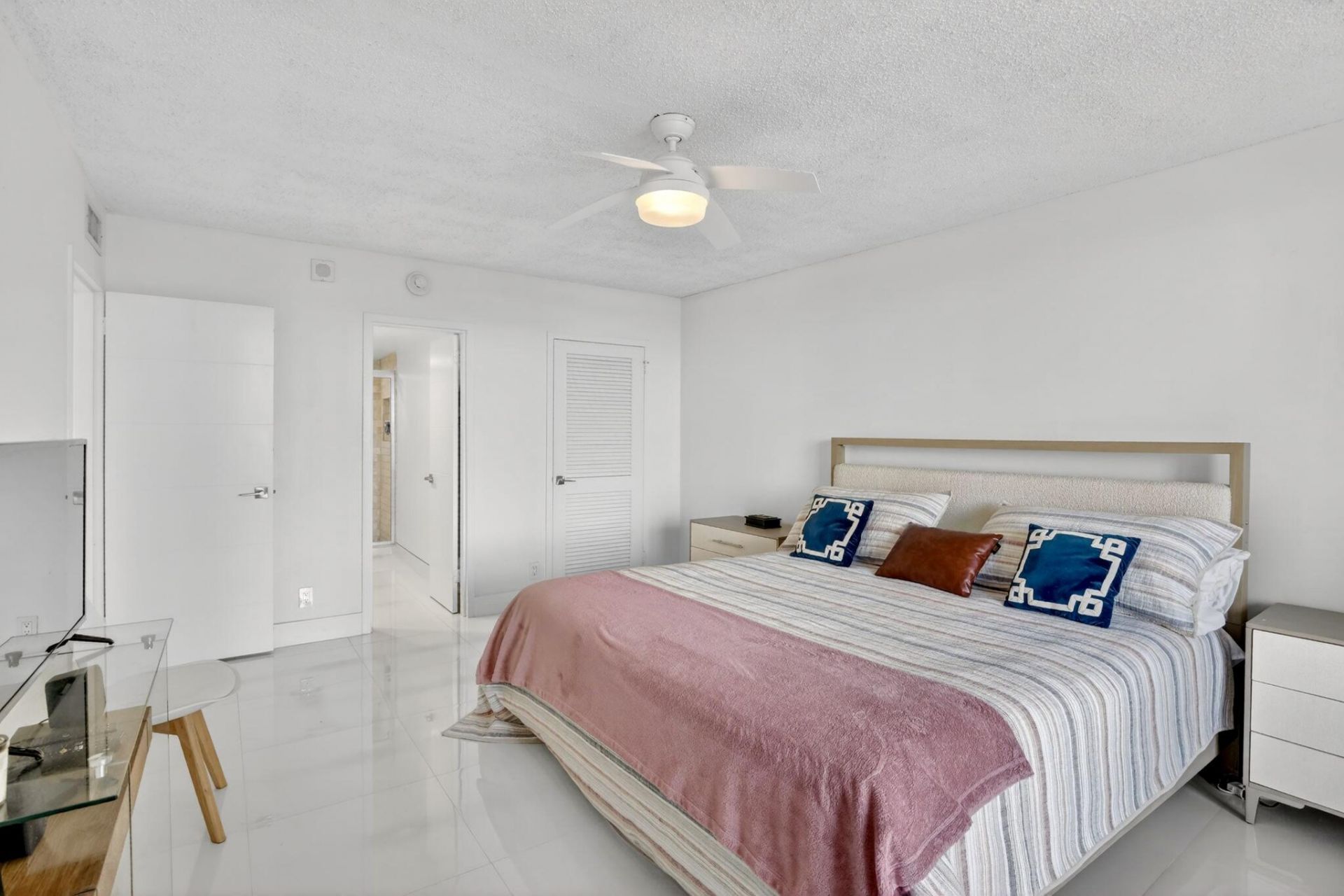 1170 N Federal Highway, Unit 501, Fort Lauderdale, FL 33304 Photo