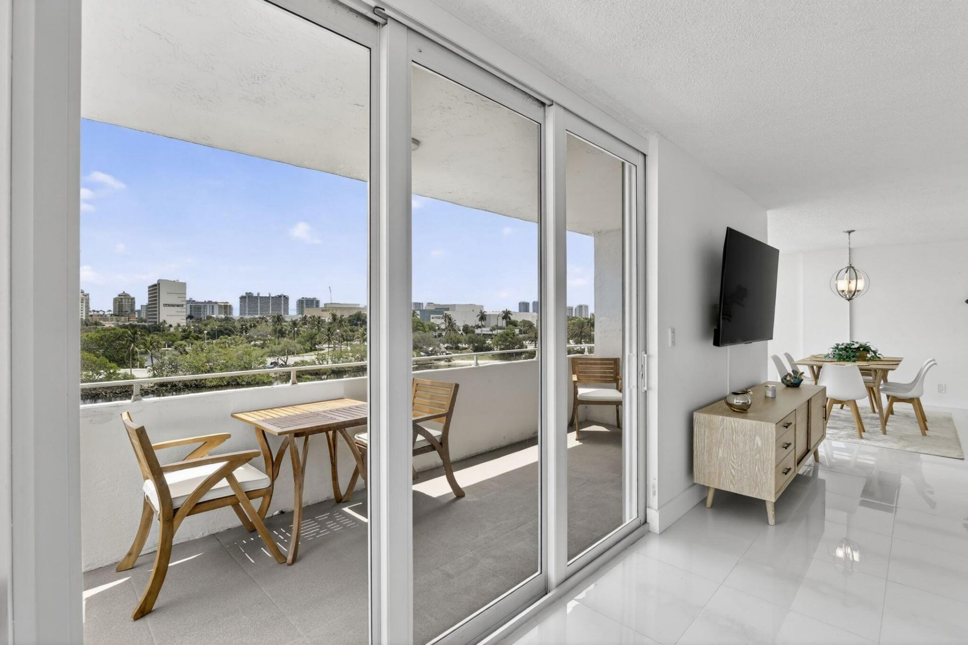 1170 N Federal Highway, Unit 501, Fort Lauderdale, FL 33304 Photo