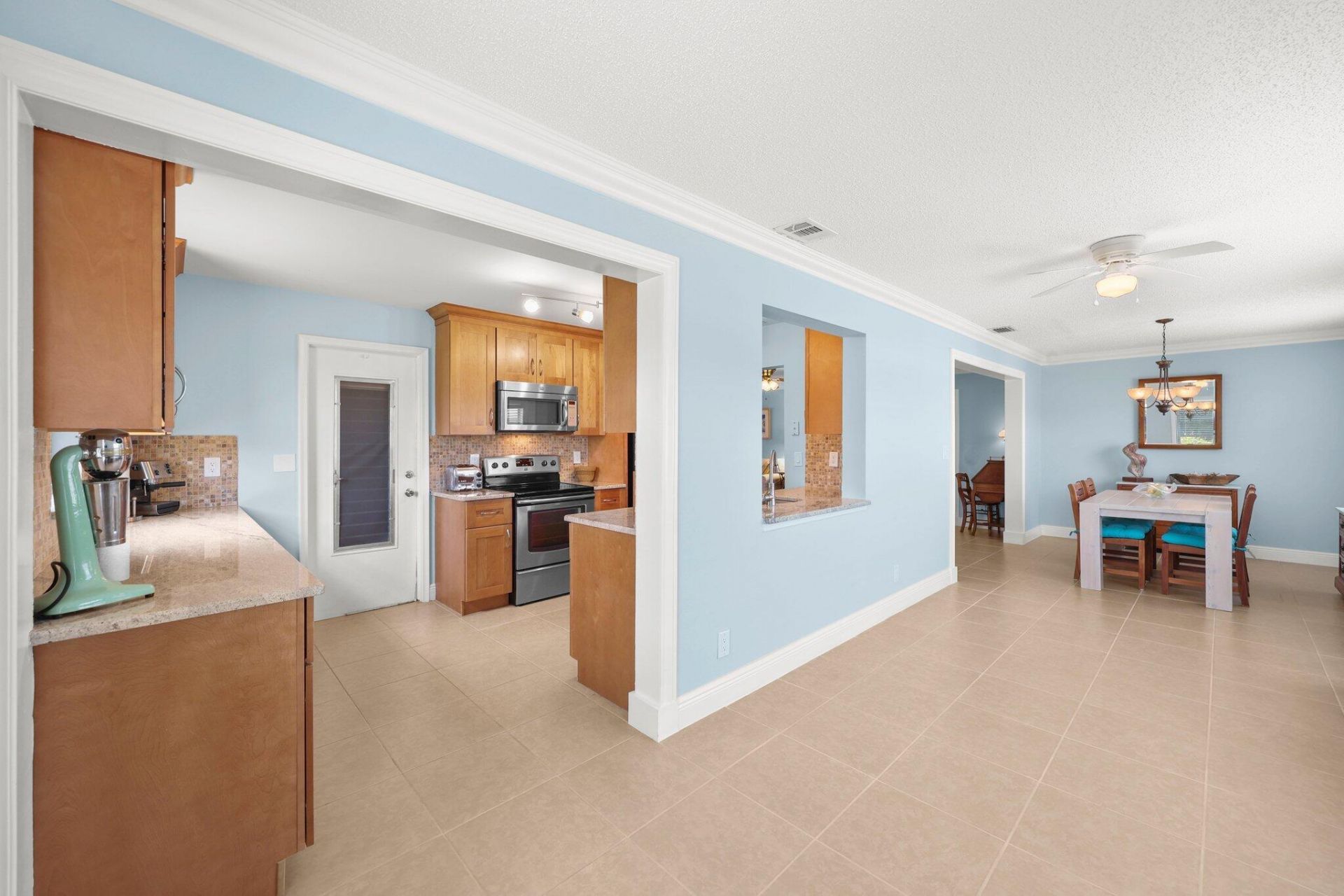 2114 SW 13th Place, Boynton Beach, FL 33426 Photo