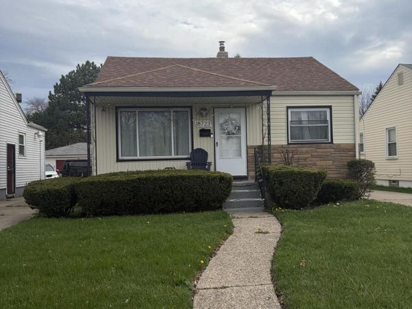 18723 Woodland Street, Harper Woods, MI 48225