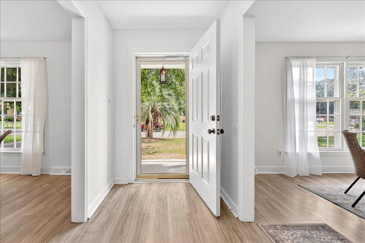 3452 Plaza Lane Photo 9